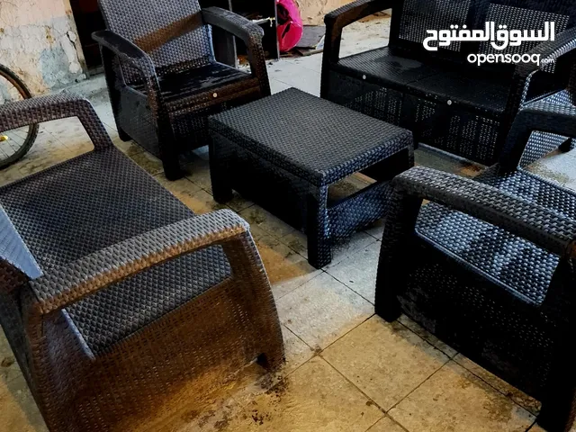 طقم كراسي بلاستيك شبه جديد