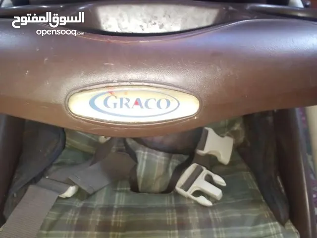 عرباية أطفال لشارع ماركة عالميه استعمال بسيط بتصير تخت استعمالها مريح