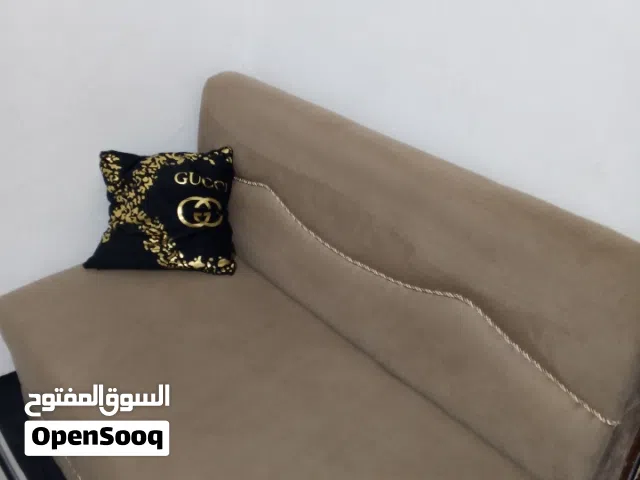 صالون وسجادة جديدة وطاولة جلسة حكم جديدة للبيع