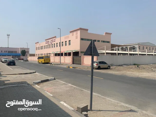 أرض مدرسة للبيع في منطقة العزرة 72000 قدم السعر 14.000.000