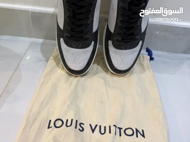 جزمة LV لويس فيتون مقاس 41.5 (7.5)