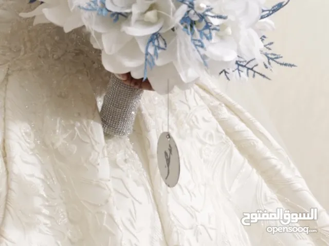 مسكة عرايس ورد صناعي شبه طبيعي