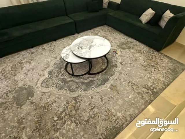 كورنر لون زيتي بحاله جيده مع سجاده تركي