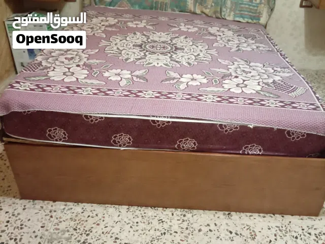 سرير في حالة الجديد للبيع مقاس 70&63