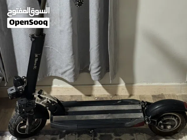 سكوتر مستعمل استعمال نضيف و ما يشكي من شي بكل مستلزماته شحن وغيره مقبول ف التفاوض