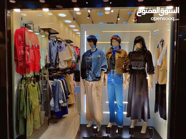 محل ملابس بالافنيو مول للبيع