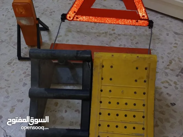 دعمات وعاكسه وفلاشر طورائ اصلي الماني للآليات الثقيله شاخنات وحافلات 50دينار الكل