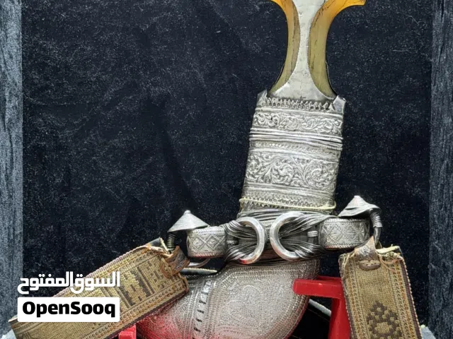 خنجر زراف افريقي زنجبارية عمرها 80 سنه تقريبا