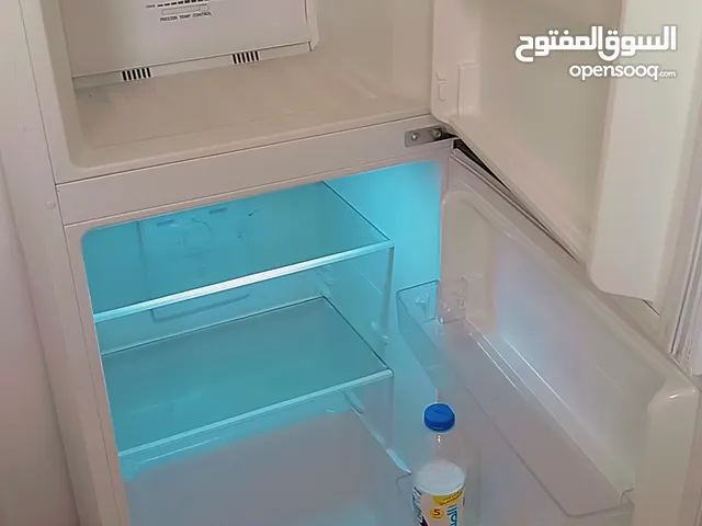 للبيع ثلاجة 5 قدم وفرن