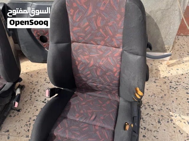 كراسي بي ام كومبكت للبيع نظاف ناقصهم المقعد الخلفي فقط للبيع بالفودرات كامله