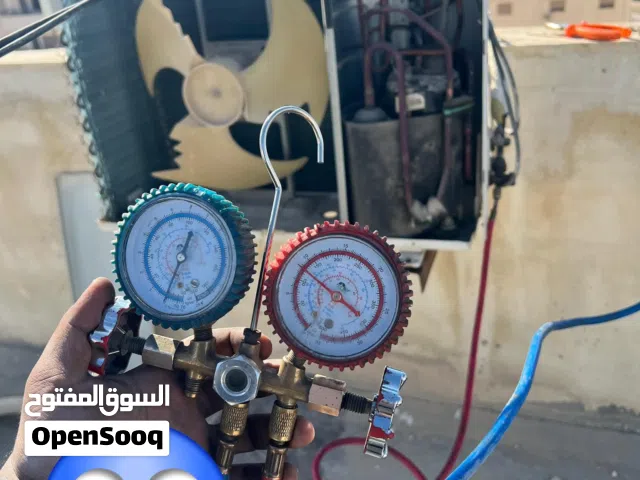 فني تكييف صيانة عامة و تركيب جميع انواع المكيفات و الاحجام