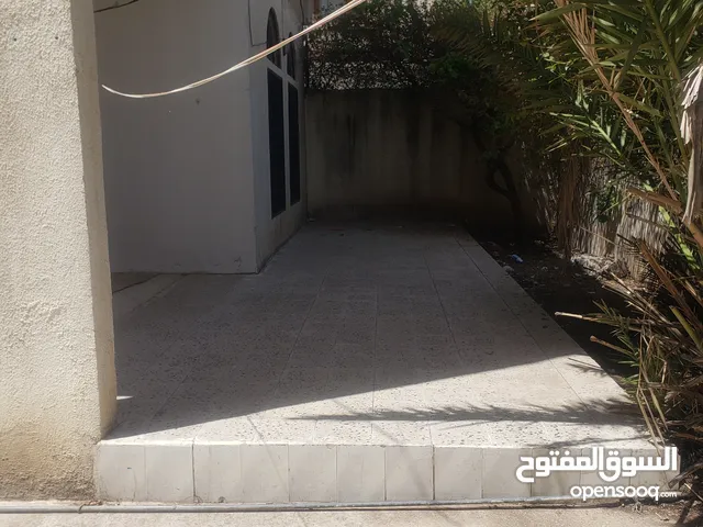 شقه للايجار دور ارضي في حده المدينه السكنية