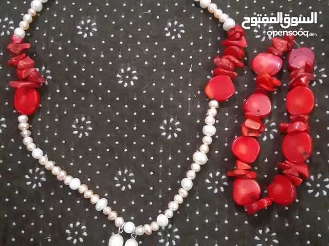 عقد واسوارة لؤلؤ ومرجان طبيعي