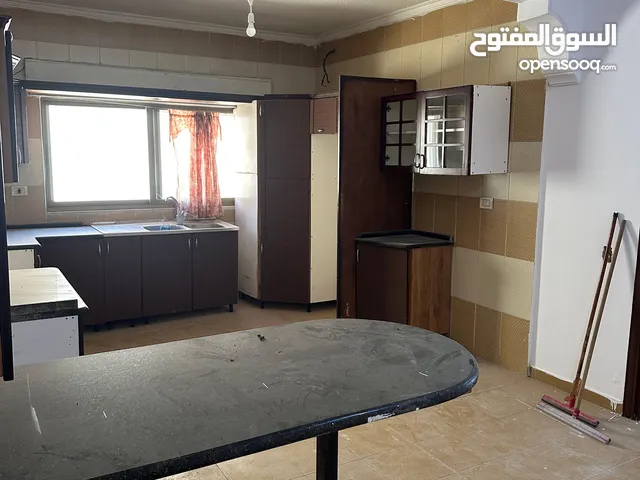 شقة فارغة للإيجار في ابو نصير من المالك مباشرة .