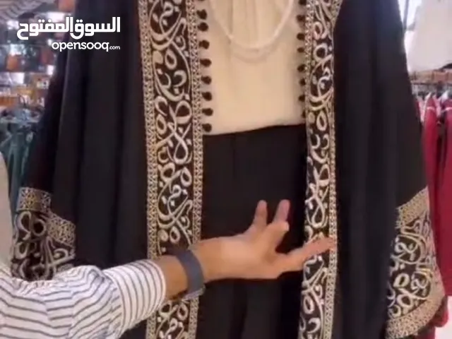 طقم ثلث قطع عباي وبلوزة وبنطلون يوجد عدة مقاسات