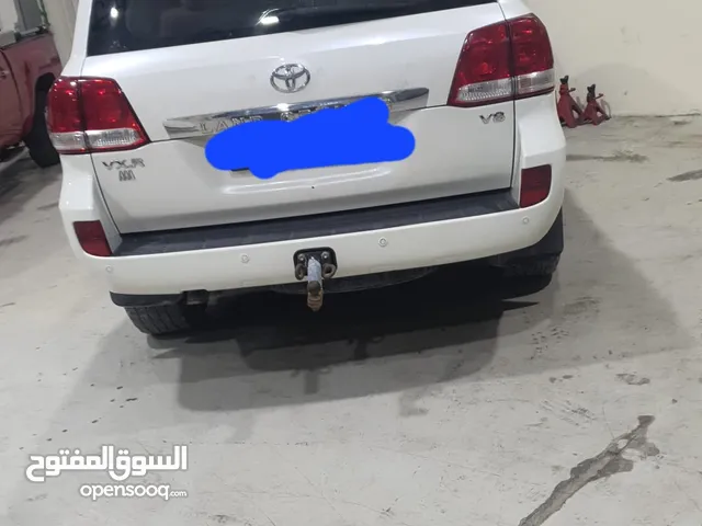 كهربائي وا ميكانيكي متنقل يعمل أمام منزلك