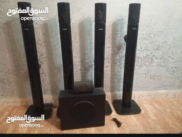 خمس سماعات نوعيه فيلبس مع مضخم صوت بدون الجهاز بحاله جيده جدا