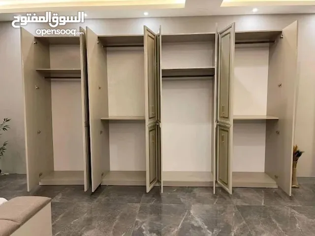 نجار في أبوظبي Carpenter in Abu Dhabi تركيب وصيانة الأبواب وغرف النوم