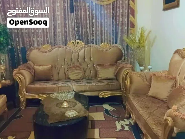 طقم كنب خشب زان ولايته تفصيل بحالة ممتازة البيع بسبب الرحيل يوجد توصيل