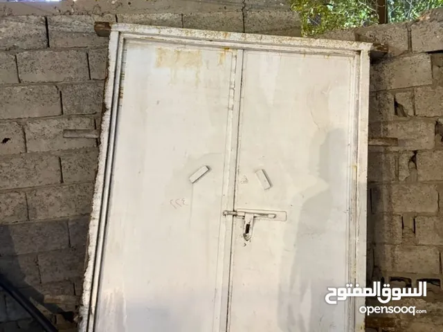 باب حديد قوي