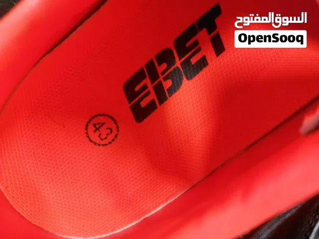 جزمة كورة قدم مقاسه 43