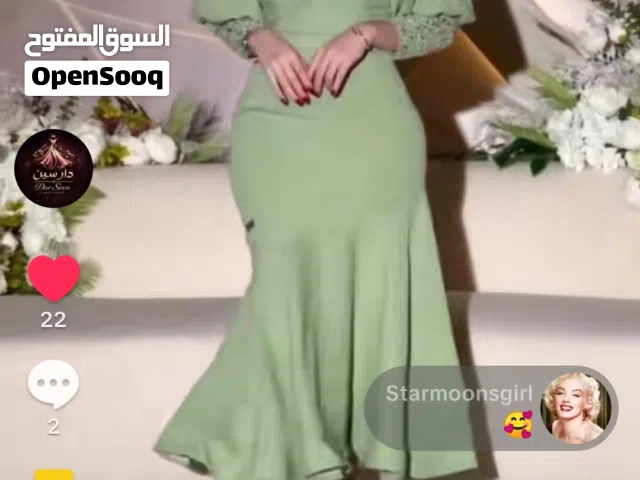 فستان لن من مصممه