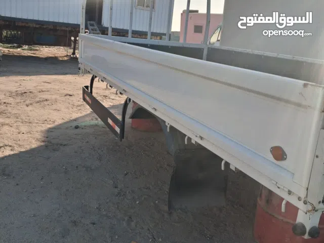 للبيع حوض متسوبيشي طول 4متر ونص بحاله ممتازه صبغ الوكالة