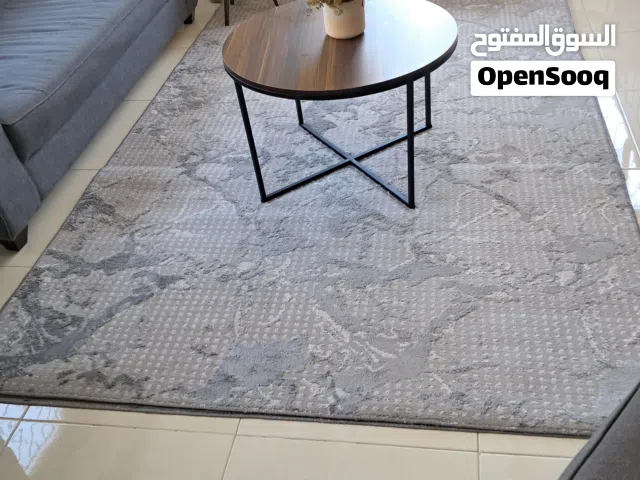 مجموعة من قطع السجاد القص شبه جديد