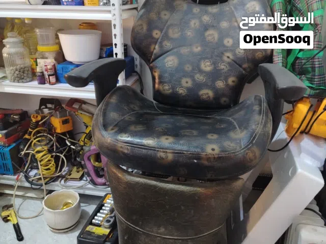 كرسي حلاقه نضيف اقرى الوصف