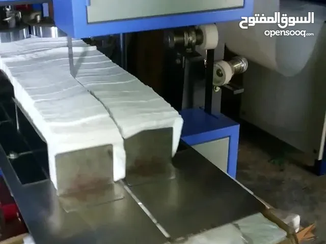 ماكينة طي المناديل الورقية بشكل مربع