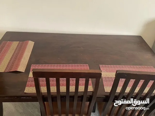 طاولة طعام