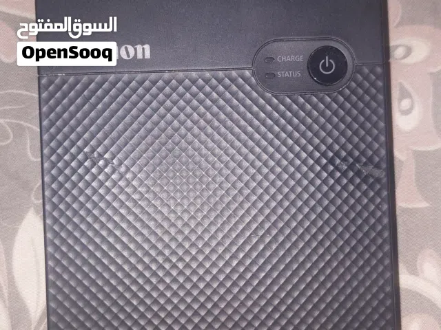 طابعة Canon SELPHY Square QX10 هي طابعة صور محمولة ذكية مصممة خصيصاً لطباعة صور تحتاج الي حباره فقط