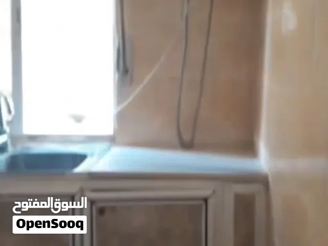 شقة صغيرة لبيع ع واقع 50متر ع كوشان 45 طابق ثالث موجود مصعد معطل حاليا موجودة اربد خلف شارع الجامعة