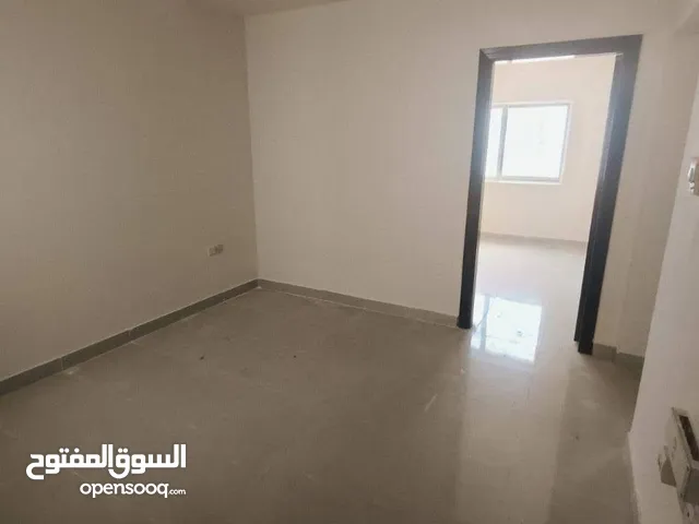 متاح الان غرفه وصاله بالرشيدية 2 خلف ابراج الفالكون مساحه واسعه موقع متميزعوائل فقط