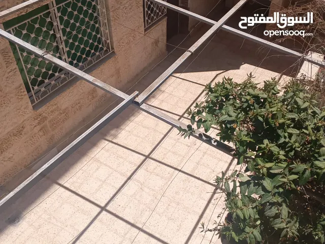 شقة شبه ارضية قرب الخدمات مدخل مستقل و حديقة خاصة للبيع بسعر مغري