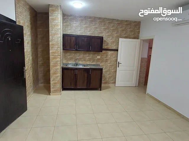 شقة استوديو غرفتين فارغ للإيجار الجبيهة حي البلدية