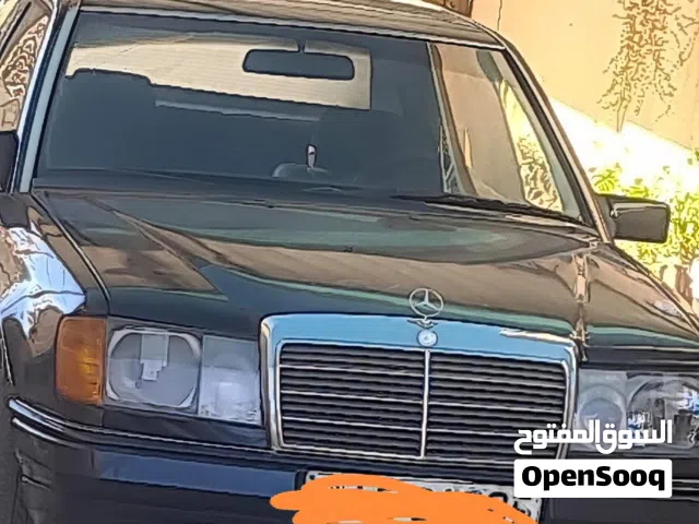 1992 مرسيدس بنز الفئة-E E 200