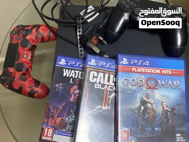 بلايستيشن 4 شبه جديده مع جهازين و 3 سيديات