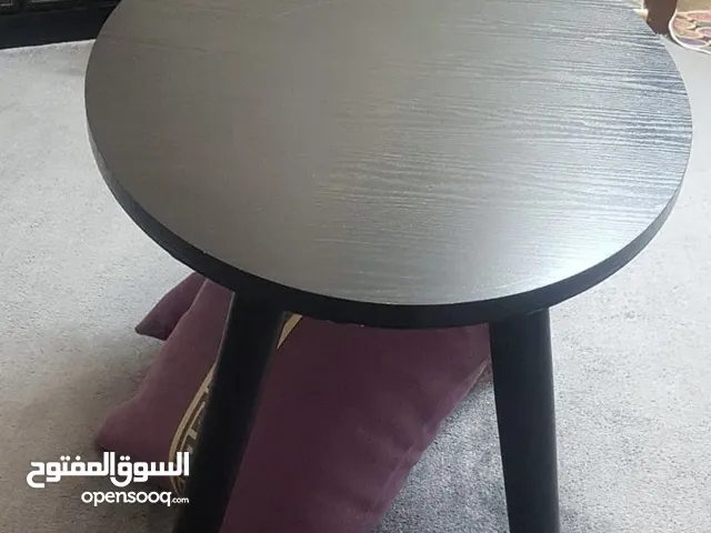 طاولة غرفة جلوس متوسطه الحجم السعر 15دينار اردني