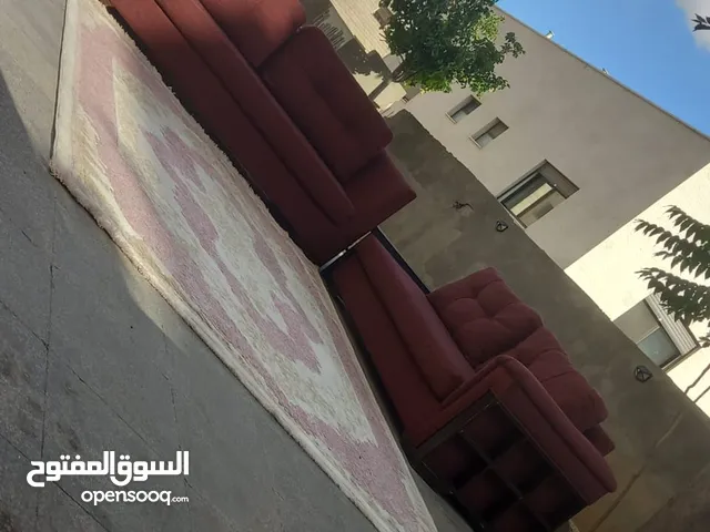 طقم كنب بحالة جيدة جدا للبيع .. 6 مقاعد .. الموقع عمان الجبيهة .. السعر 80 د