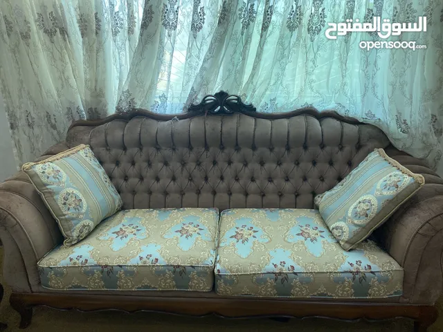 كنب ثقيل و جودة ممتاز مستعمل بحاله الجديد بسعر حرق ..............................