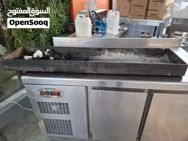 شيل يا بلاش للبيع معدات و طاولات استيل للمطاعم مستعملة شرط الشغل و النظافة بالجملة فقط 350 دينار