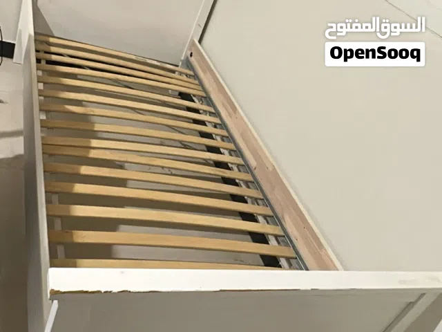 دولاب ملابس 3 أبواب بحالة شبه جديدة