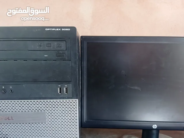 كمبيوتر مع شاشة