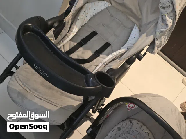 كرسي سيارة أطفال + عربة أطفال للبيع بحالة ممتازة ونظيفة جدًا مناسبين للأطفال ومريحين وآمنين