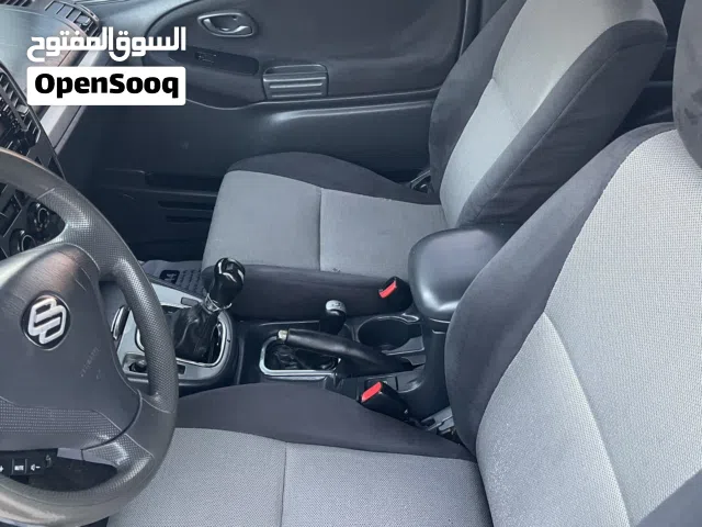 2005 سوزوكي فيتارا Standard