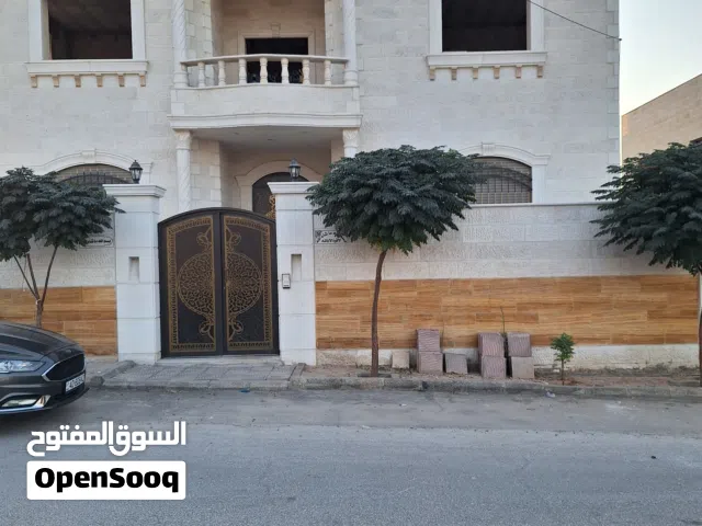 منزل شبه فيلا للبيع