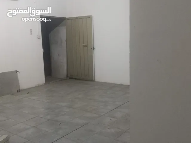 للإيجاد مخزن دور ارضي