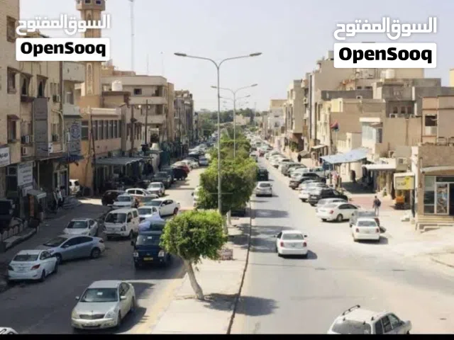 شقه دور أول للأيجار (التجاري) فقط موقع ممتاز علي الرئيسي طريق سوق الجمعه بجانب HT مول