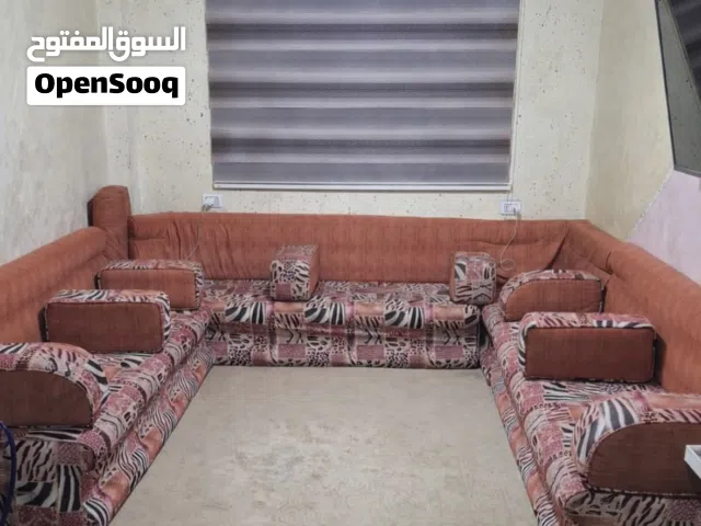 طقم فراش عربي ارضي للبيع بحالة ممتازة